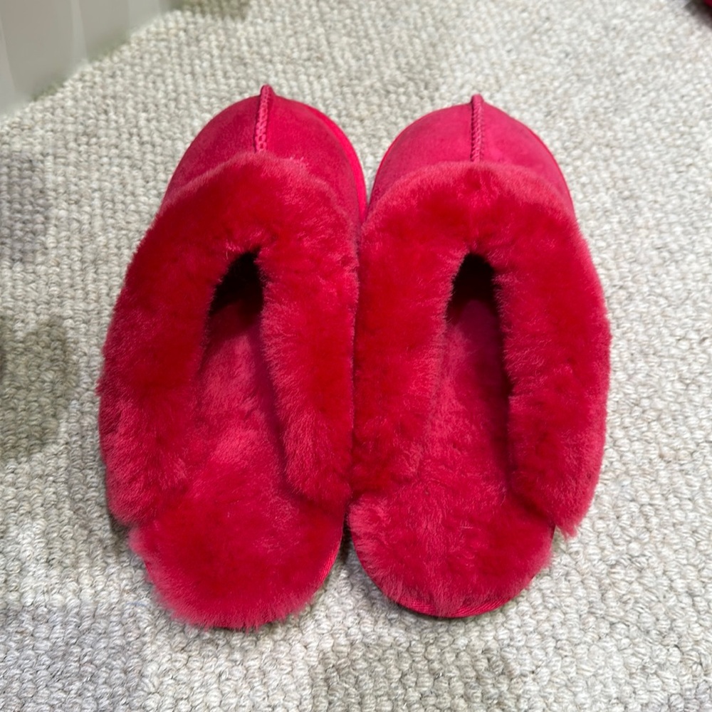 Never been worn ugg slippers in size 8